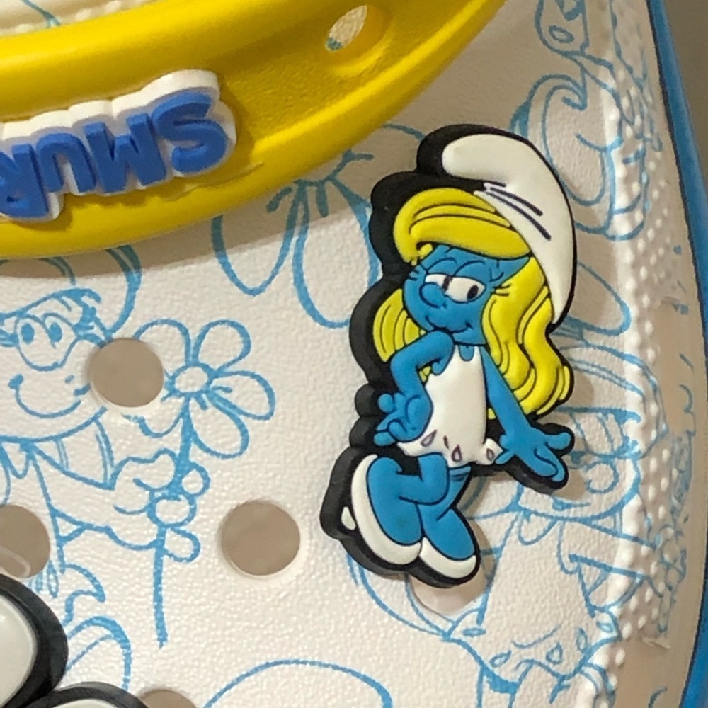 CROCS X SMURFS SMURFETTE super cute clog with jibbitz size 7 nwt - Picture 3 of 13